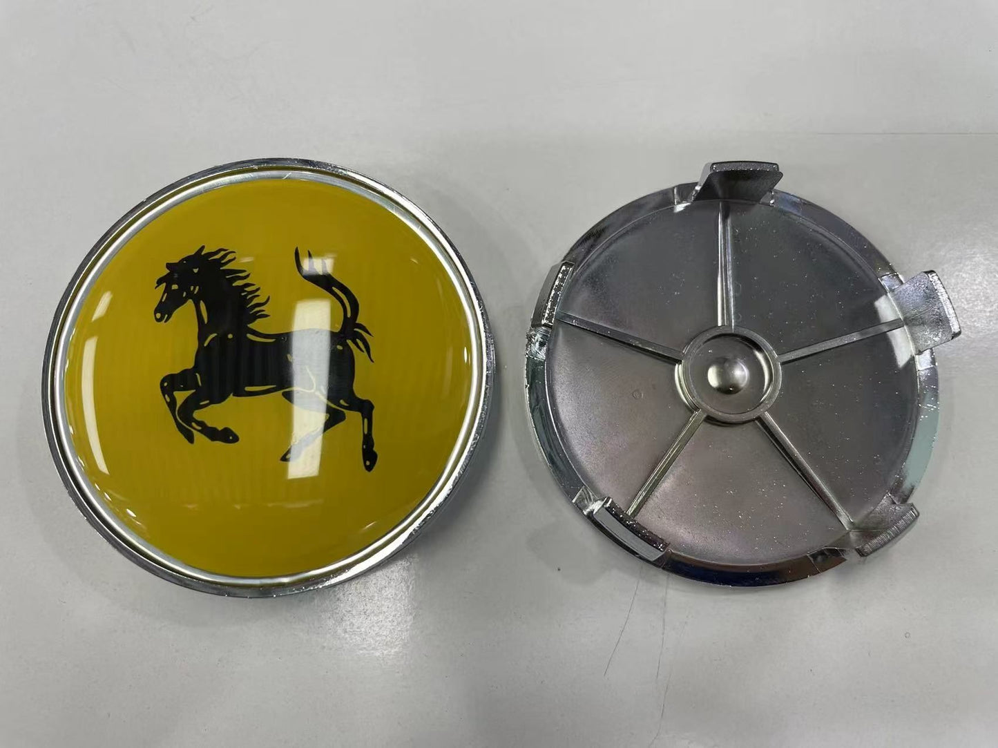 4 enjoliveurs pour Ferrari 60 mm jaunes