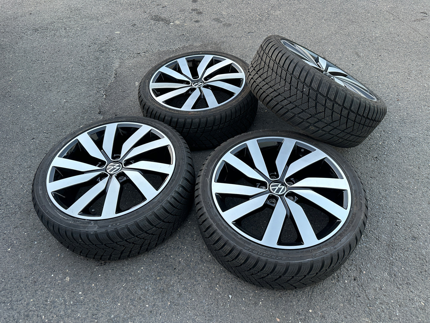 Kompletträder Original Volkswagen Marseille Alufelgen Golf VIII 8 GTI 225/40R18 7,5jx18 ET51 5x112. Top