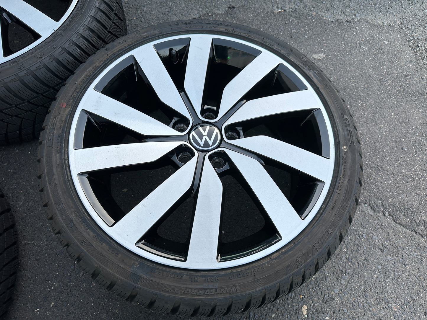 Kompletträder Original Volkswagen Marseille Alufelgen Golf VIII 8 GTI 225/40R18 7,5jx18 ET51 5x112. Top