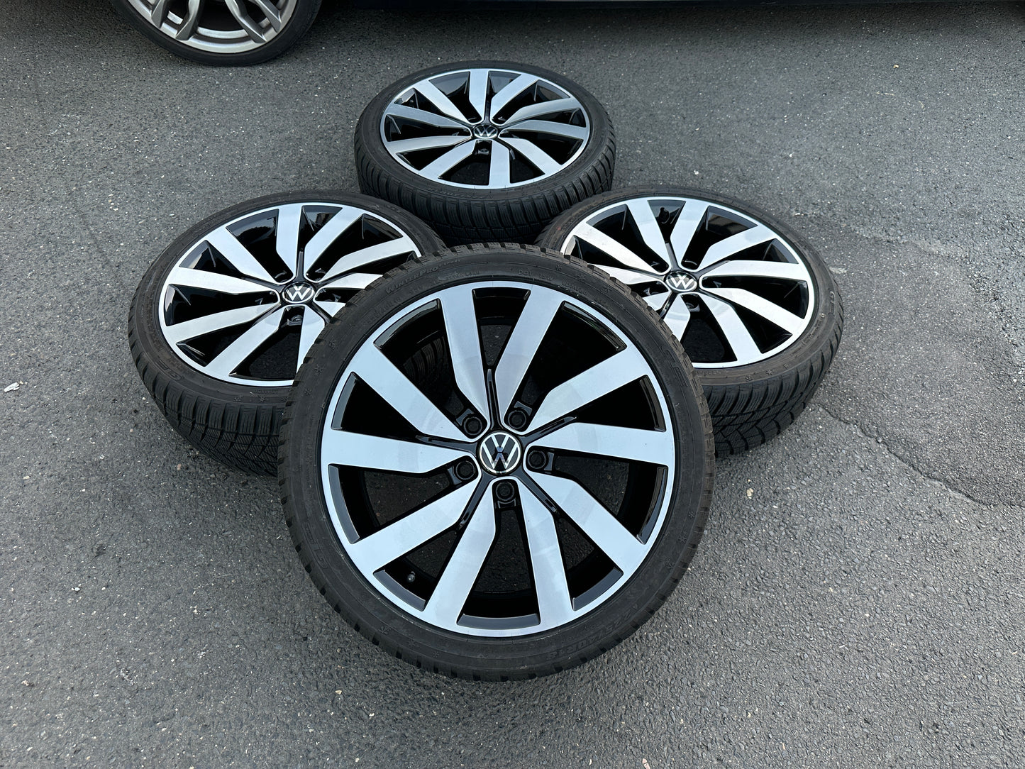 Kompletträder Original Volkswagen Marseille Alufelgen Golf VIII 8 GTI 225/40R18 7,5jx18 ET51 5x112. Top