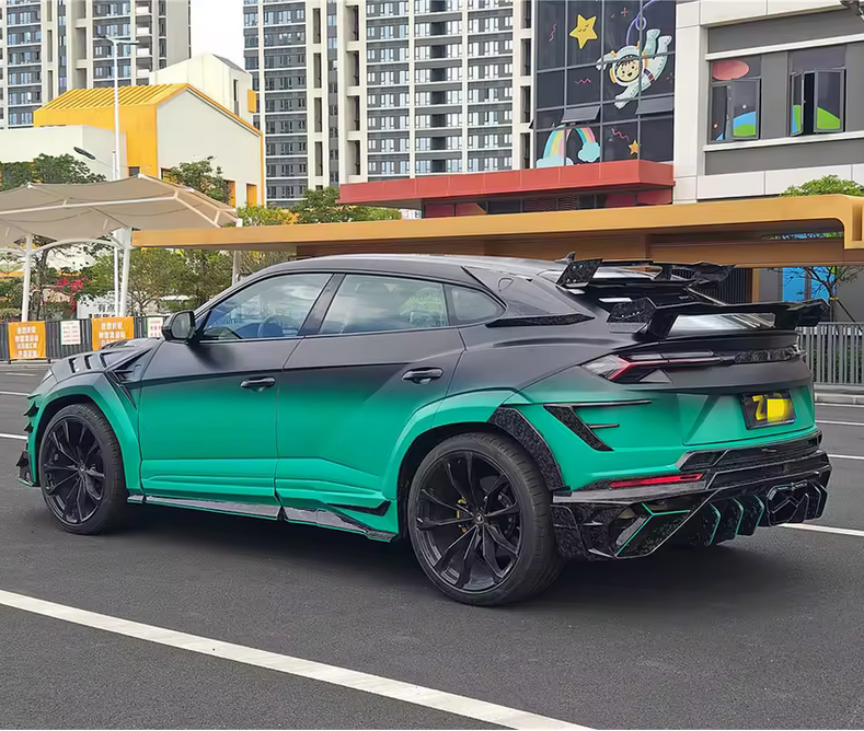 Kit carrosserie en carbone pour Lamborghini Urus