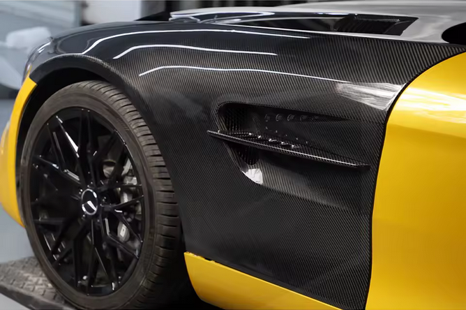 GTR-Style Dry Carbon Frontkotflügel Spoiler für Mercedes-AMG GT