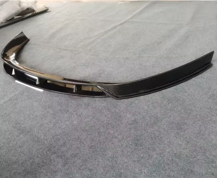 Lame avant en fibre de carbone pour Ferrari California T