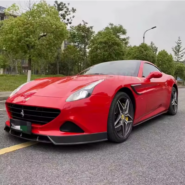 Lame avant en fibre de carbone pour Ferrari California T