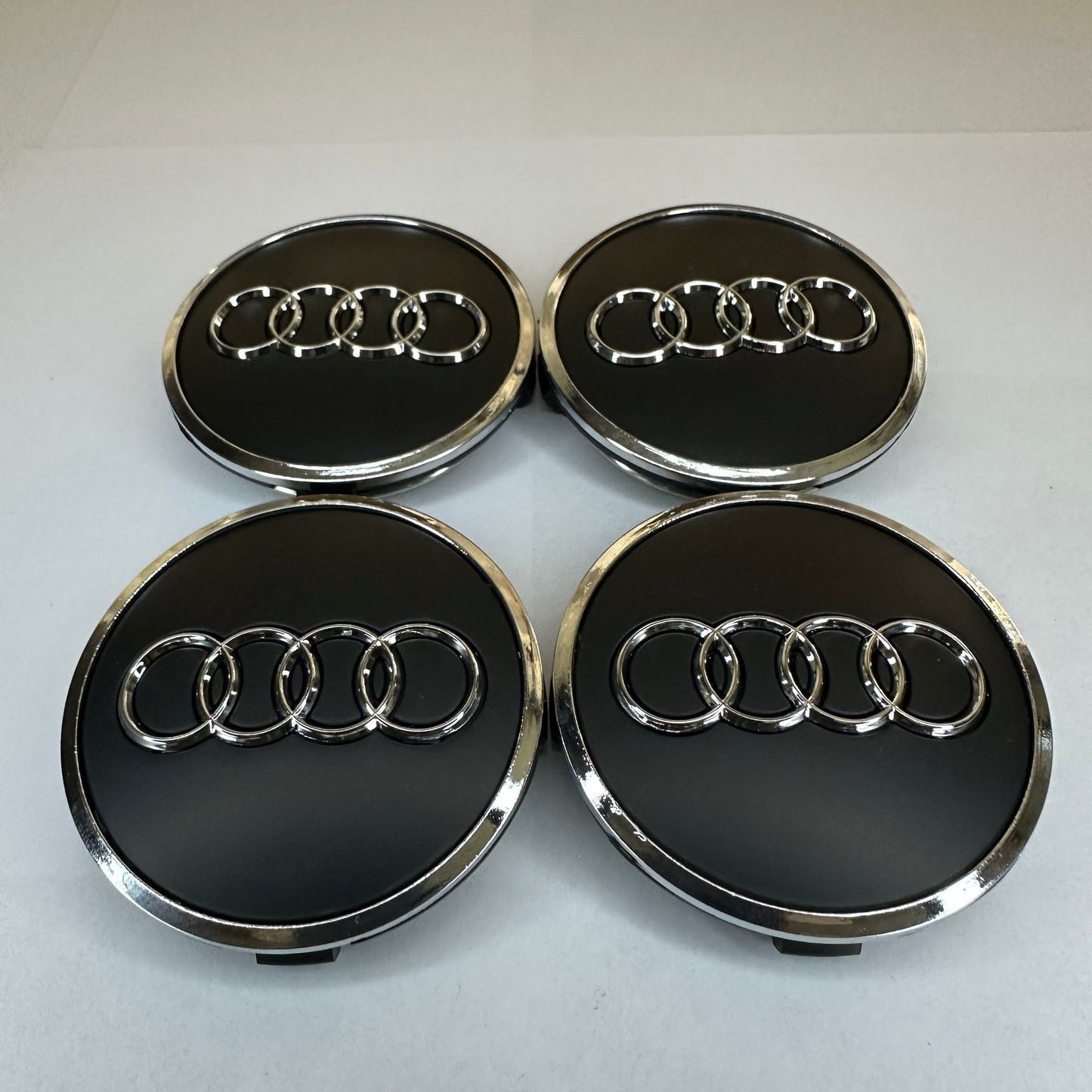 4x Audi kompatible Nabendeckel 61mm matt Schwarz