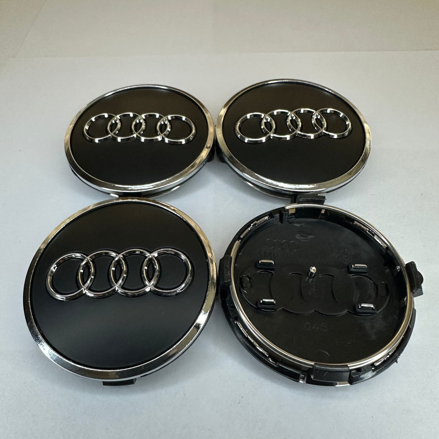 4x Audi kompatible Nabendeckel 61mm matt Schwarz