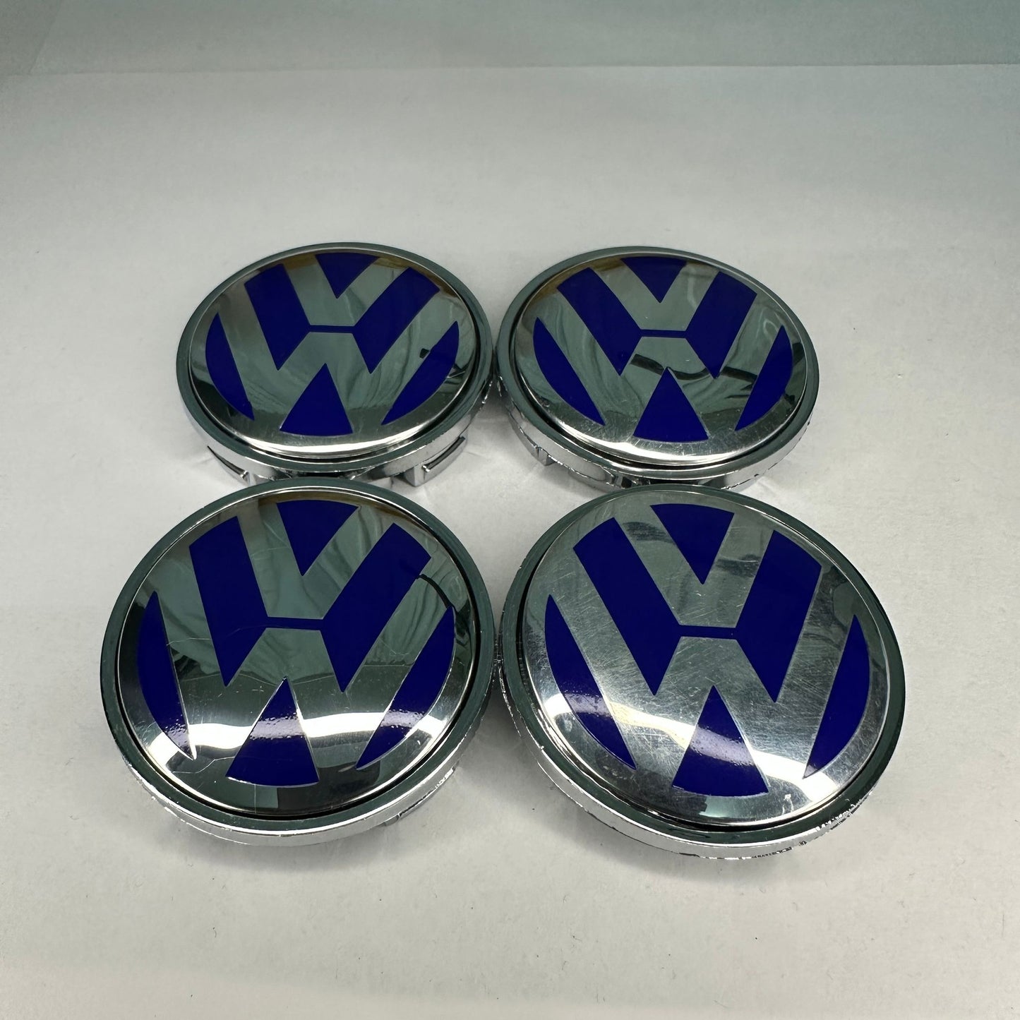 4x VW kompatible Nabendeckel 55mm Blau